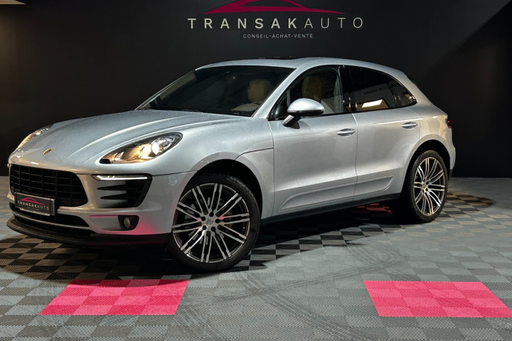 PORSCHE MACAN