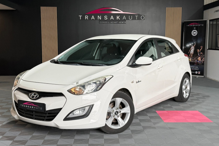 HYUNDAI i30