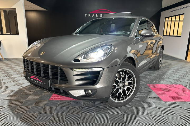 PORSCHE MACAN